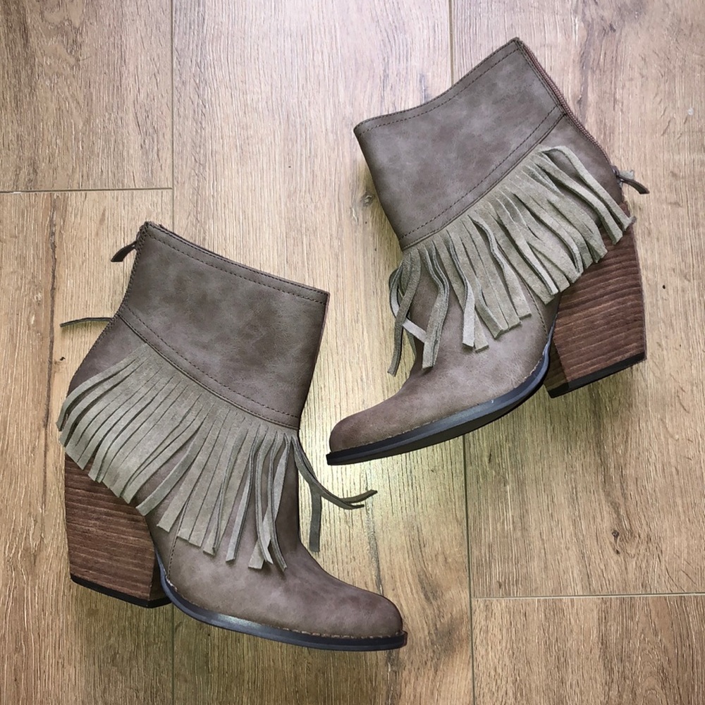 Very Volatile fringe boots